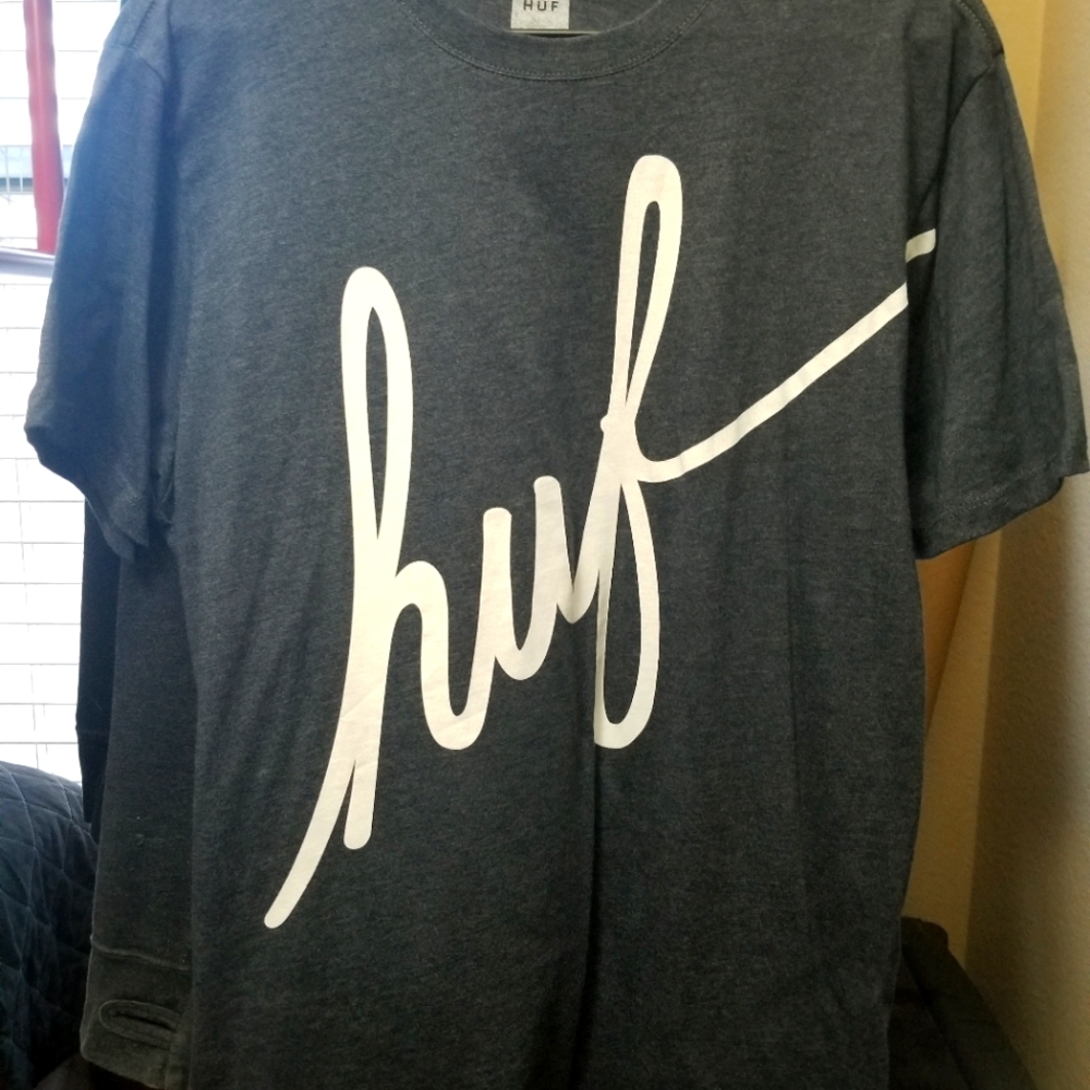 HUF t-shirt